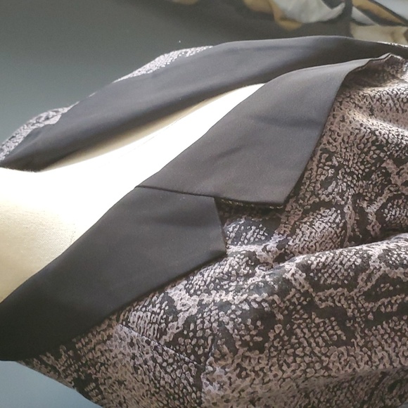 Mark woman's slim fit gray black snake print blazer jacket size L - Picture 5 of 13
